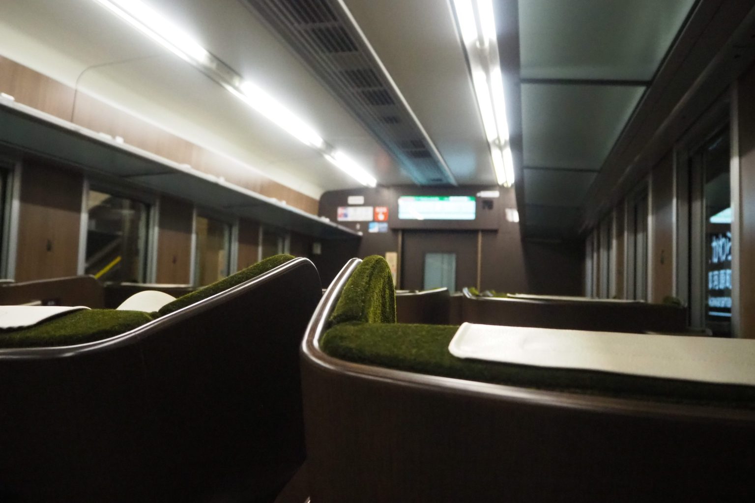 阪急2300系電車 PRiVACE 車内 1 ／ ゆずごフォト CC-BY フリー素材写真配布