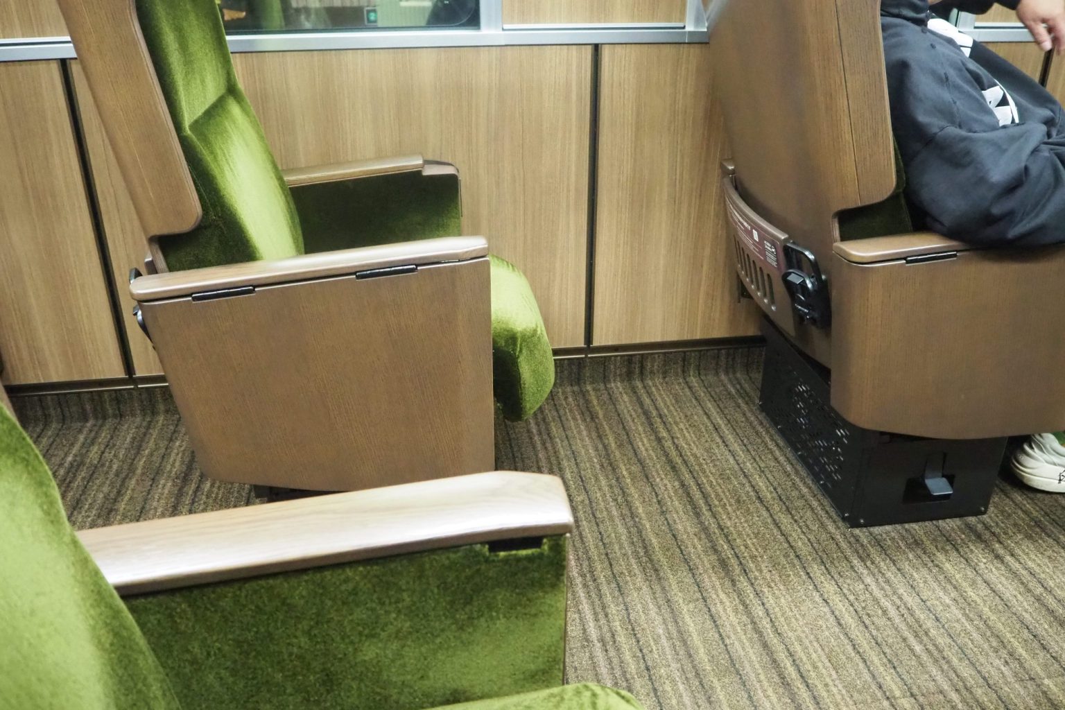 阪急2300系電車 PRiVACE 車内 2 ／ ゆずごフォト CC-BY フリー素材写真配布