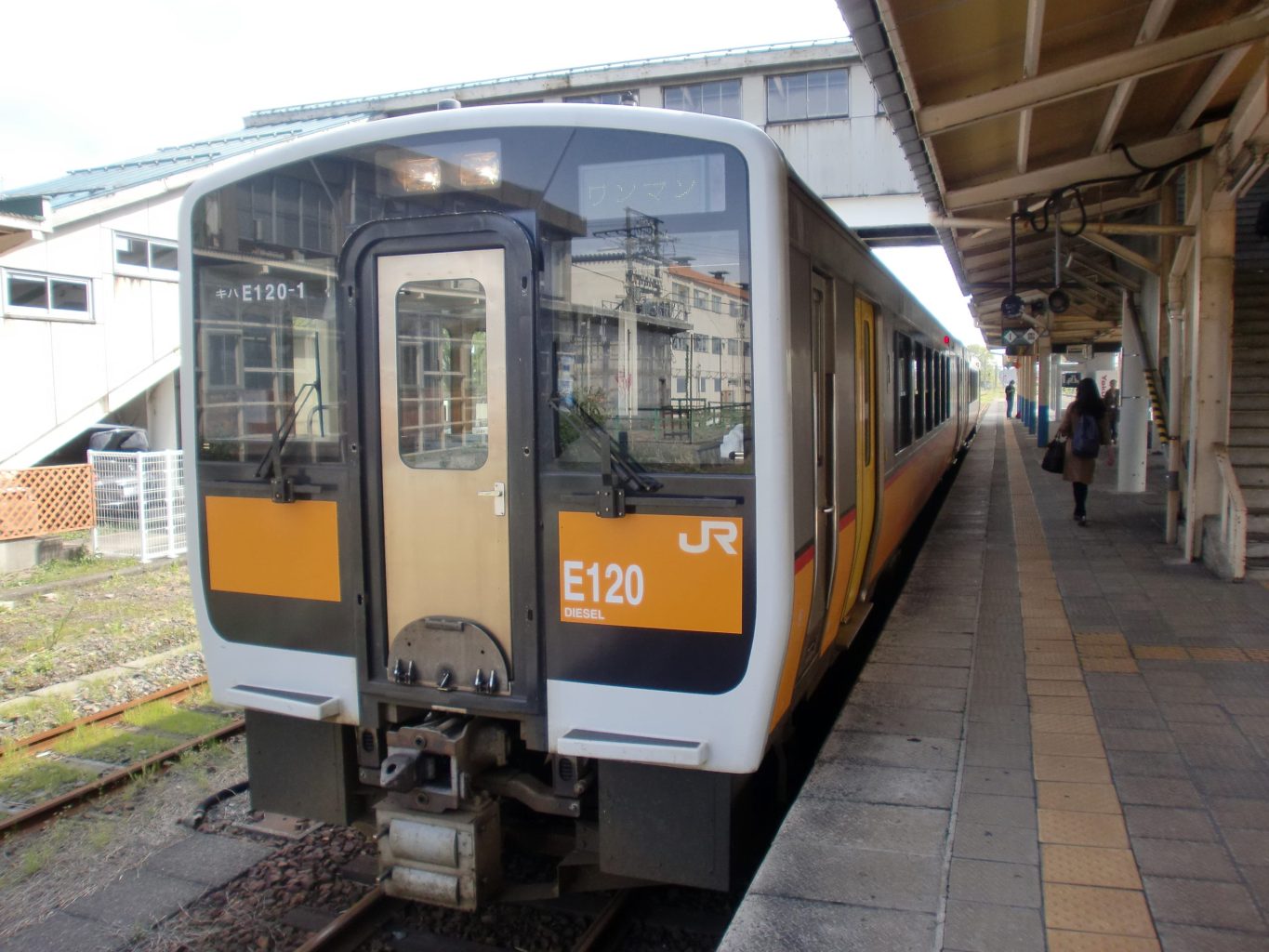 キハE120系気動車 ／ ゆずごフォト CC-BY フリー素材写真配布