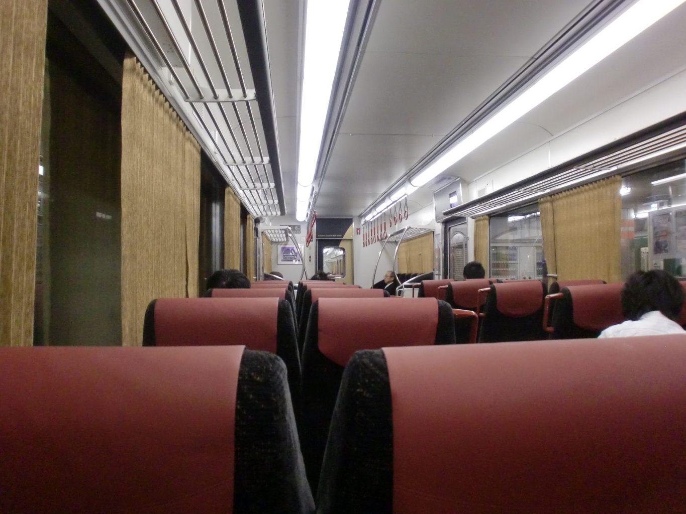 京阪8000系電車 車内 ／ ゆずごフォト CC-BY フリー素材写真配布