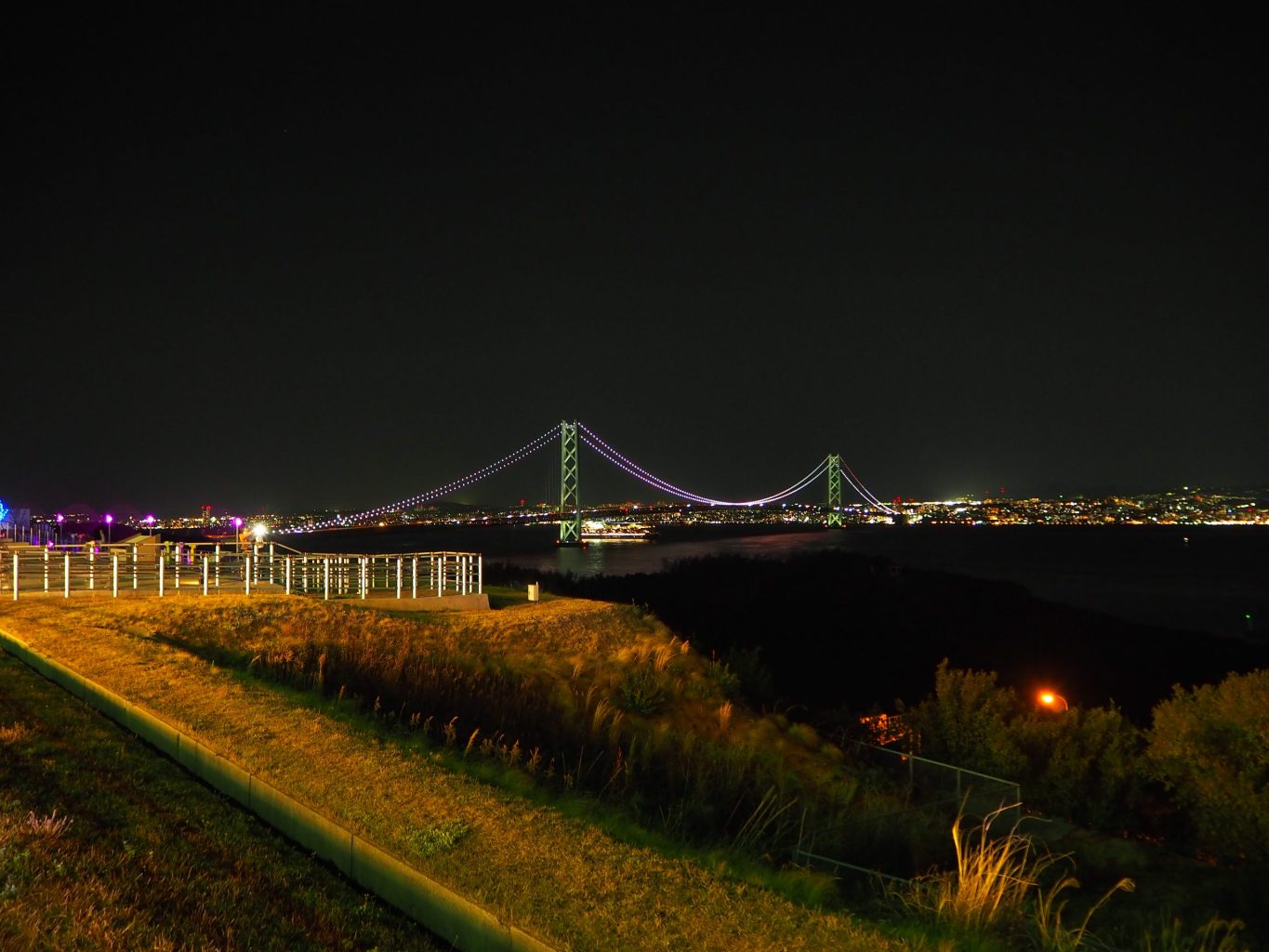 明石海峡大橋 夜景 ／ ゆずごフォト CC-BY フリー素材写真配布