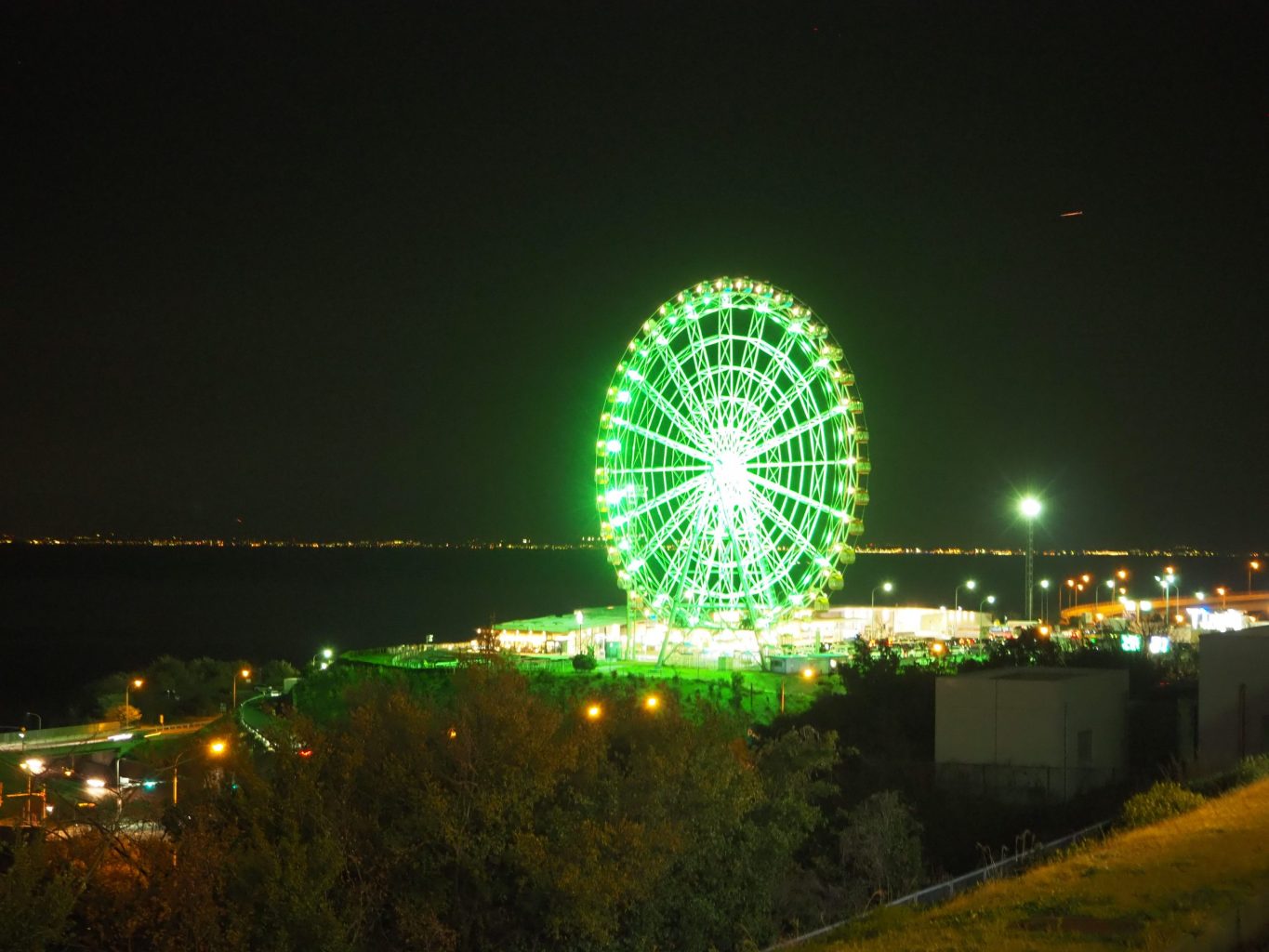 観覧車 夜景 ／ ゆずごフォト CC-BY フリー素材写真配布