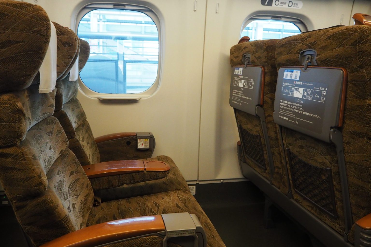 九州新幹線 N700系 車内 1 ／ ゆずごフォト CC-BY フリー素材写真配布