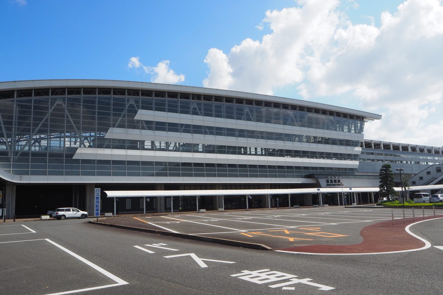 JR新鳥栖駅 外観 ／ ゆずごフォト CC-BY フリー素材写真配布