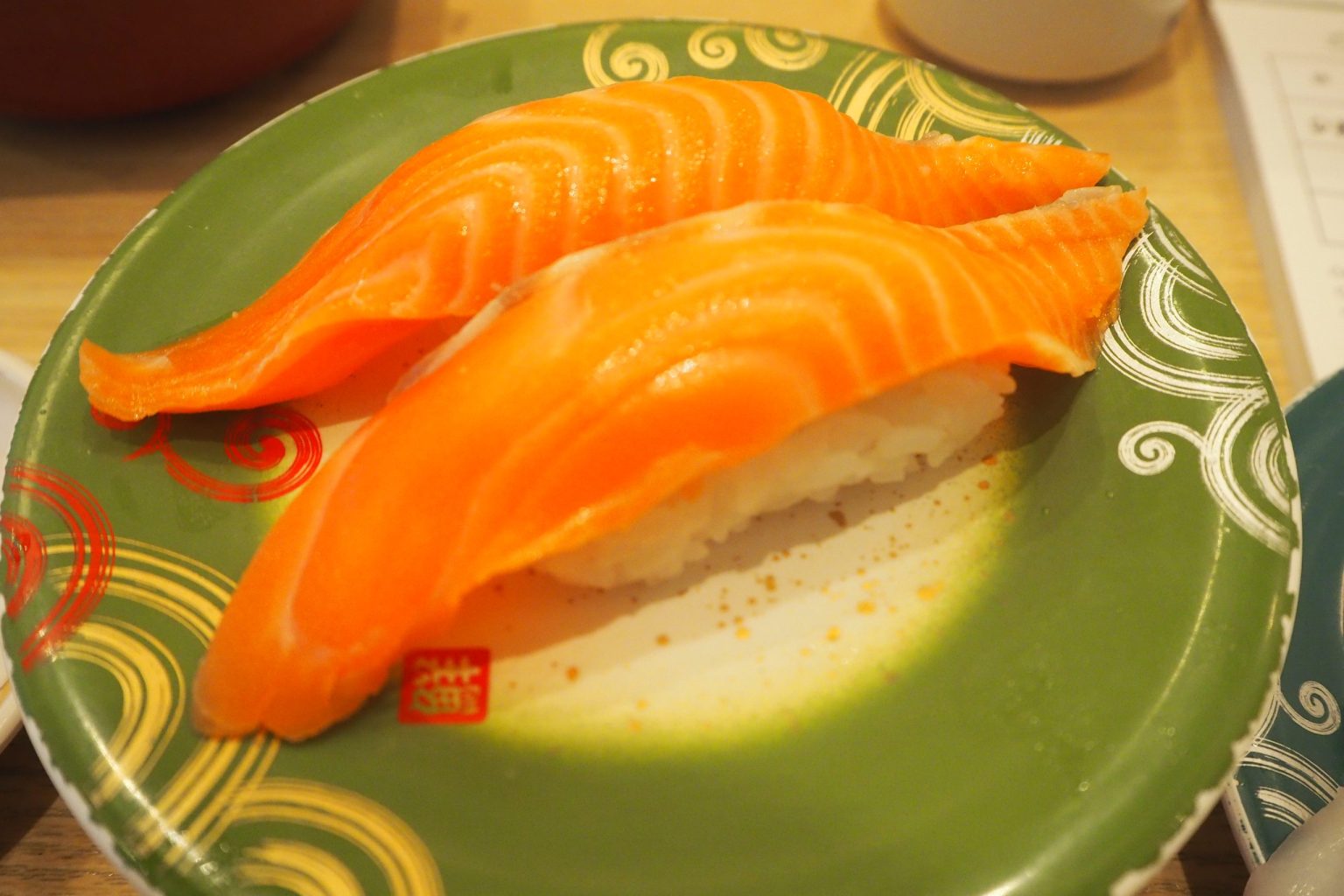 サーモンの握り寿司 ／ ゆずごフォト CC-BY フリー素材写真配布