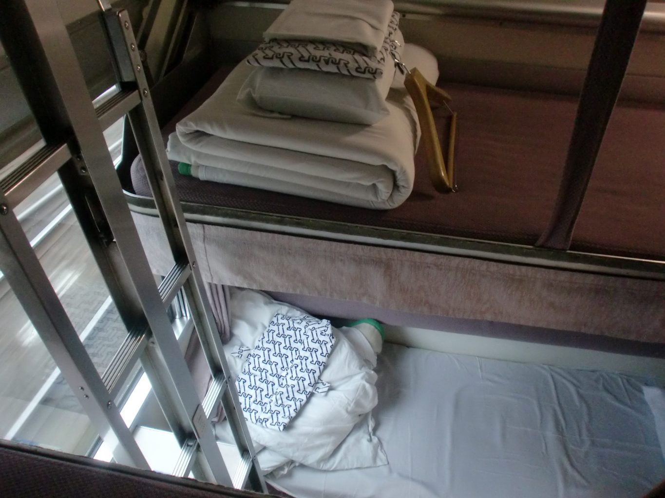 24系客車 北斗星号 開放B寝台 車内 ／ ゆずごフォト CC-BY フリー素材写真配布