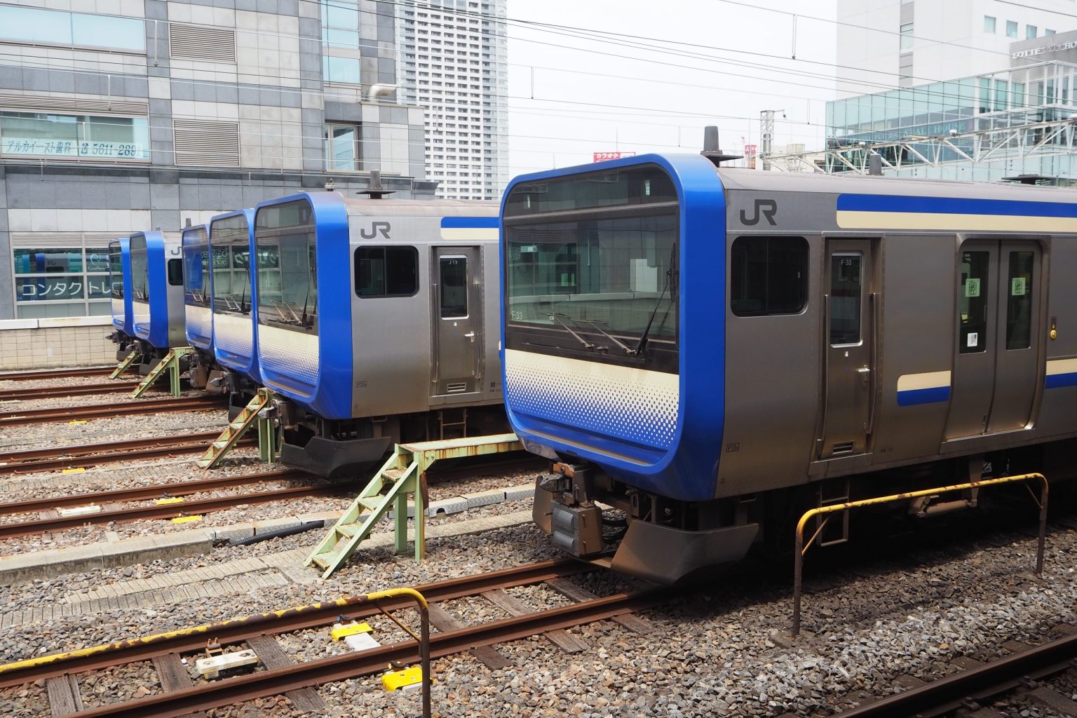 E235系1000番台電車 ／ ゆずごフォト CC-BY フリー素材写真配布