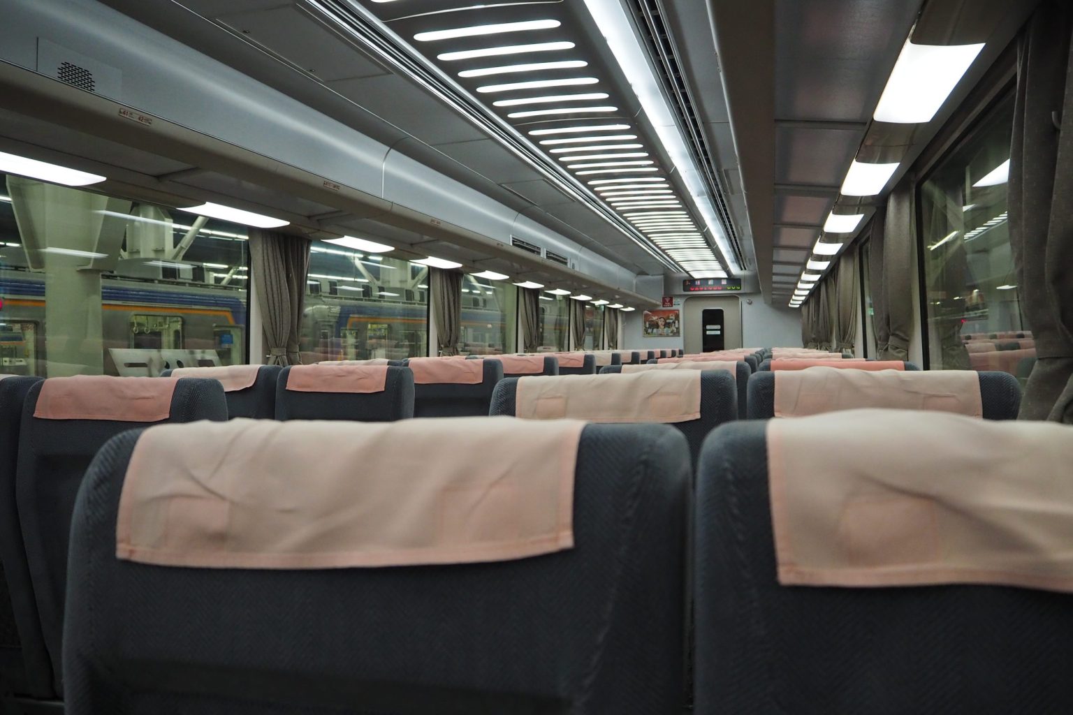 南海10000系電車 車内 ／ ゆずごフォト CC-BY フリー素材写真配布