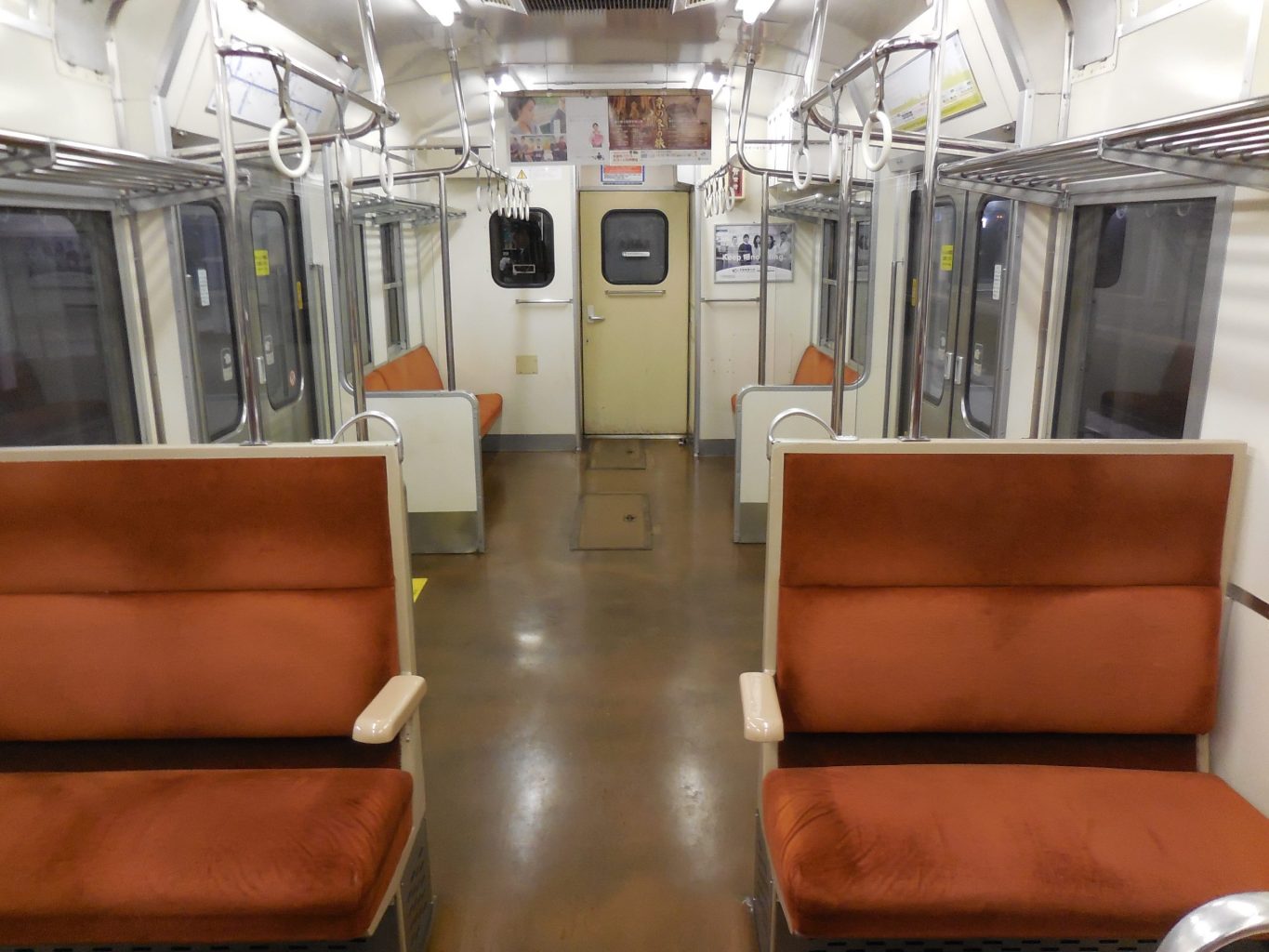 413系電車 車内 ／ ゆずごフォト CC-BY フリー素材写真配布