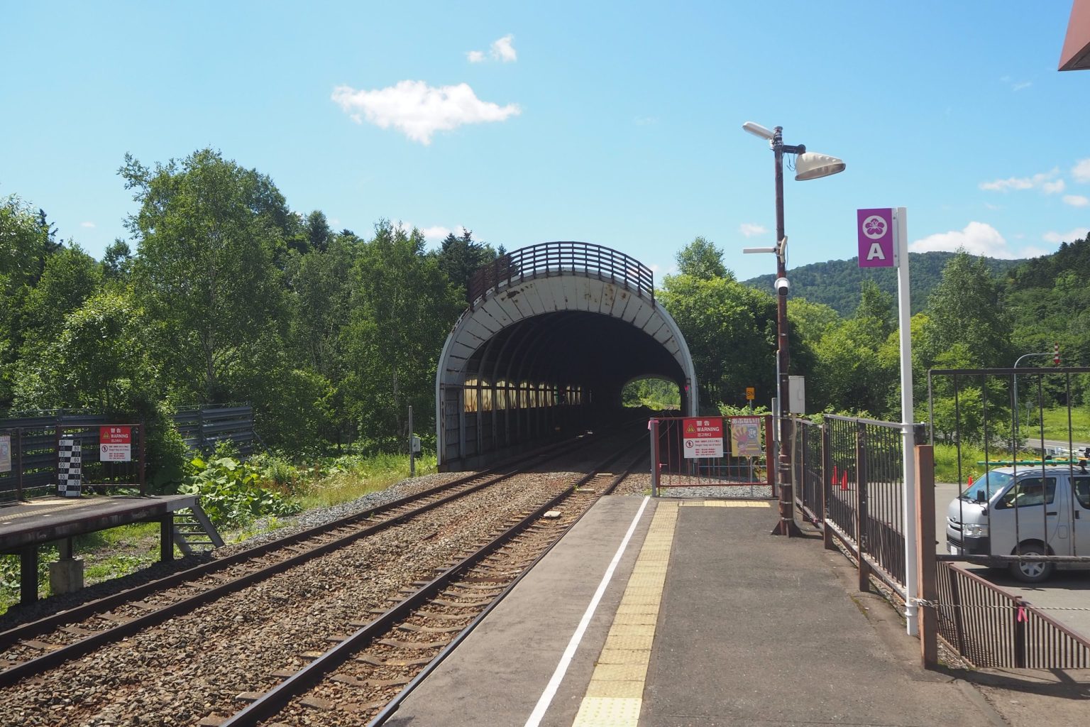 JR石勝線 トマム駅 ホーム 3 ／ ゆずごフォト CC-BY フリー素材写真配布