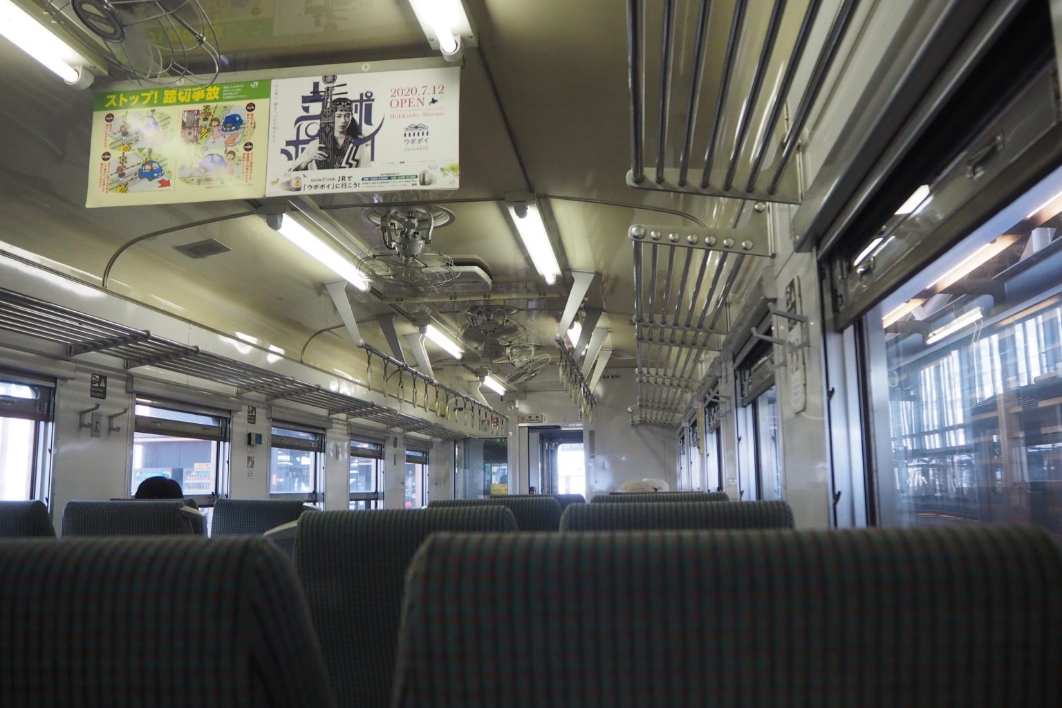 キハ54系気動車 車内 1 ／ ゆずごフォト CC-BY フリー素材写真配布