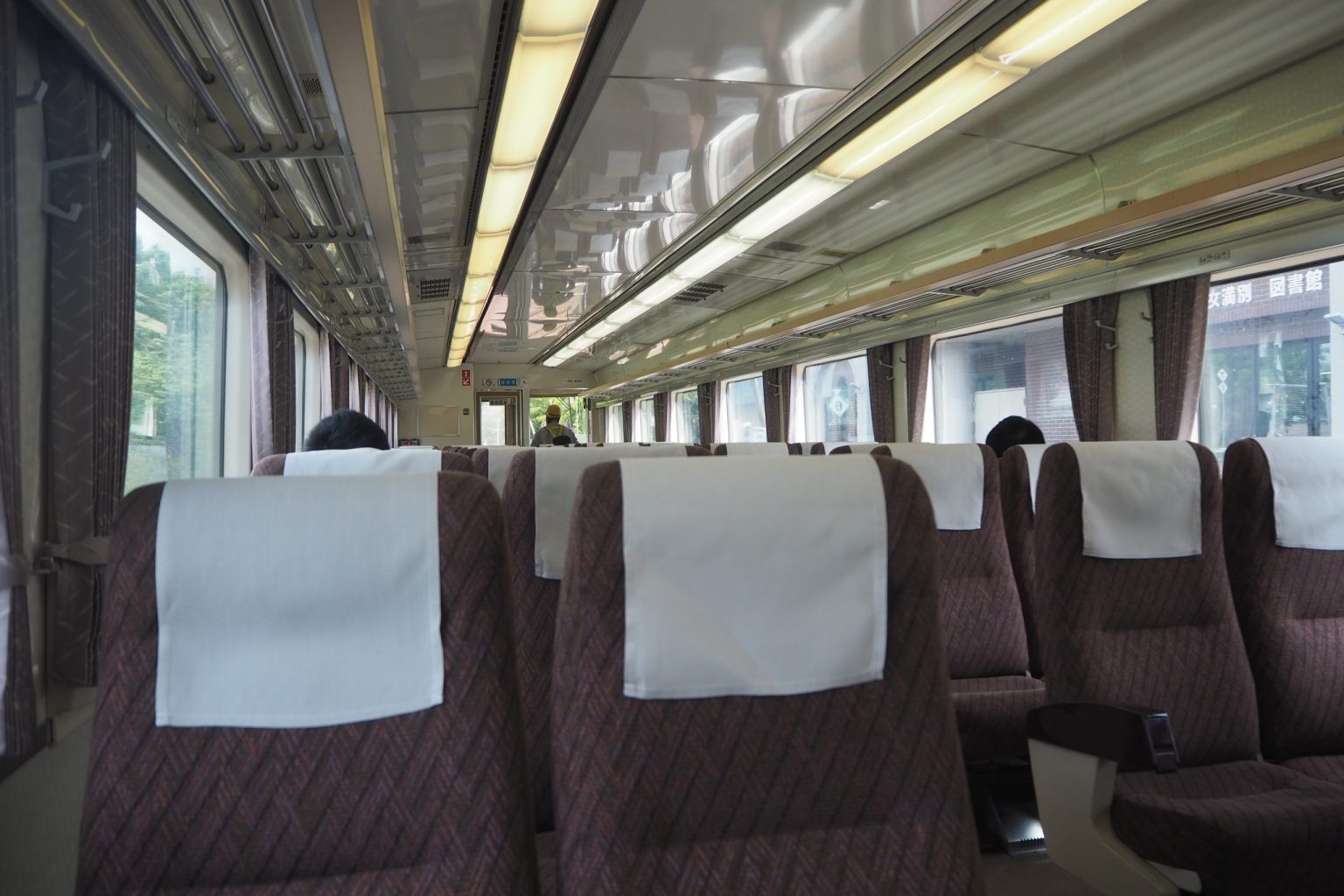 キハ183系気動車 特急「オホーツク号」 車内 ／ ゆずごフォト CC-BY フリー素材写真配布