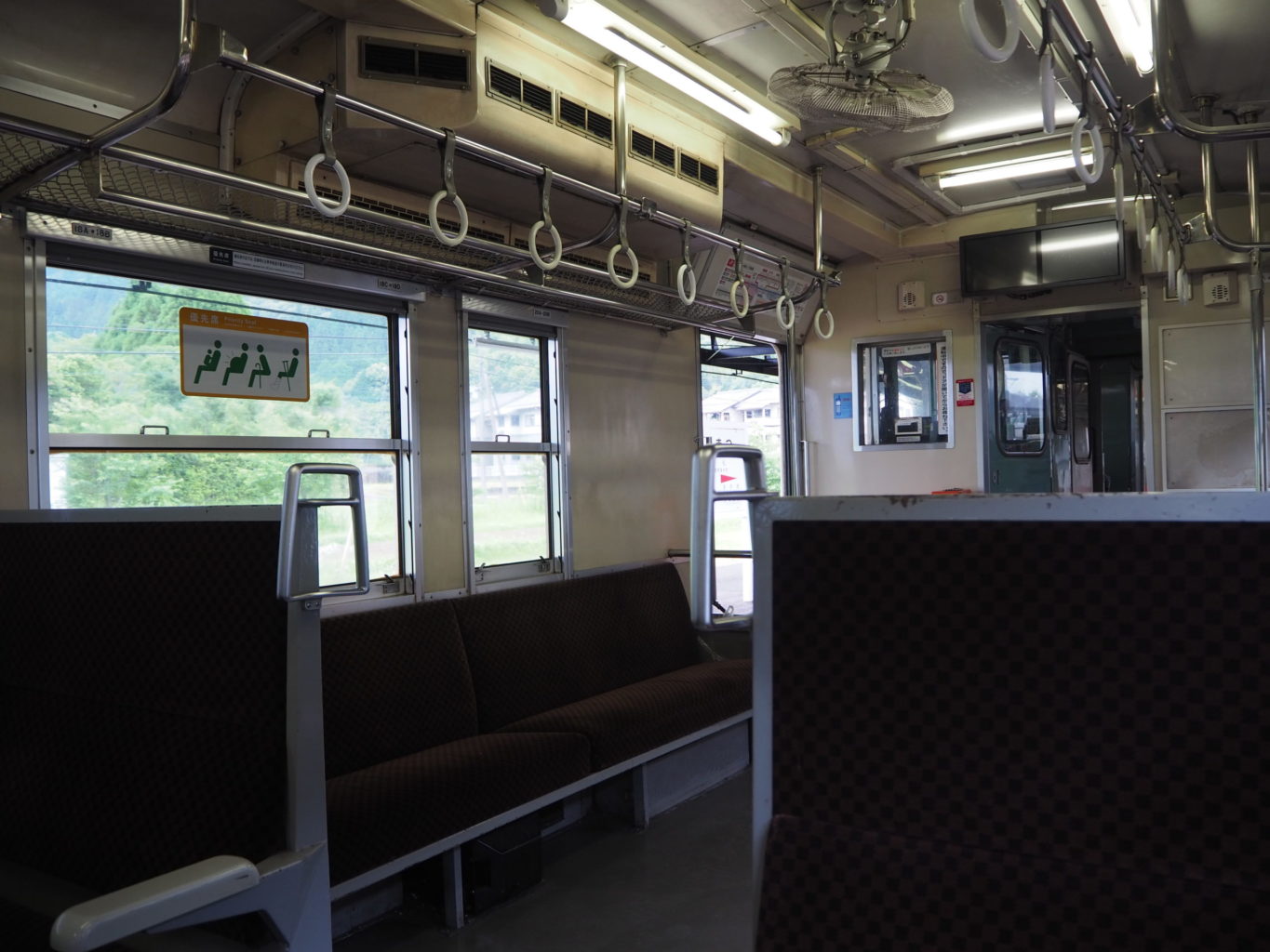 キハ40系気動車 車内 3 ／ ゆずごフォト CC-BY フリー素材写真配布