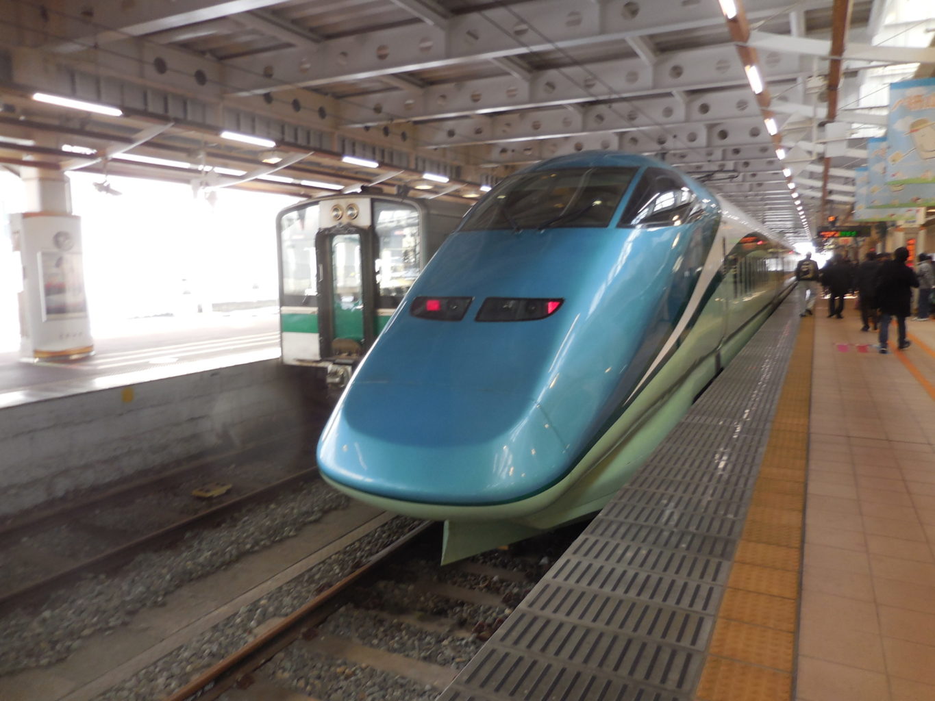 E3系新幹線「とれいゆつばさ号」 1 ／ ゆずごフォト CC-BY フリー素材写真配布