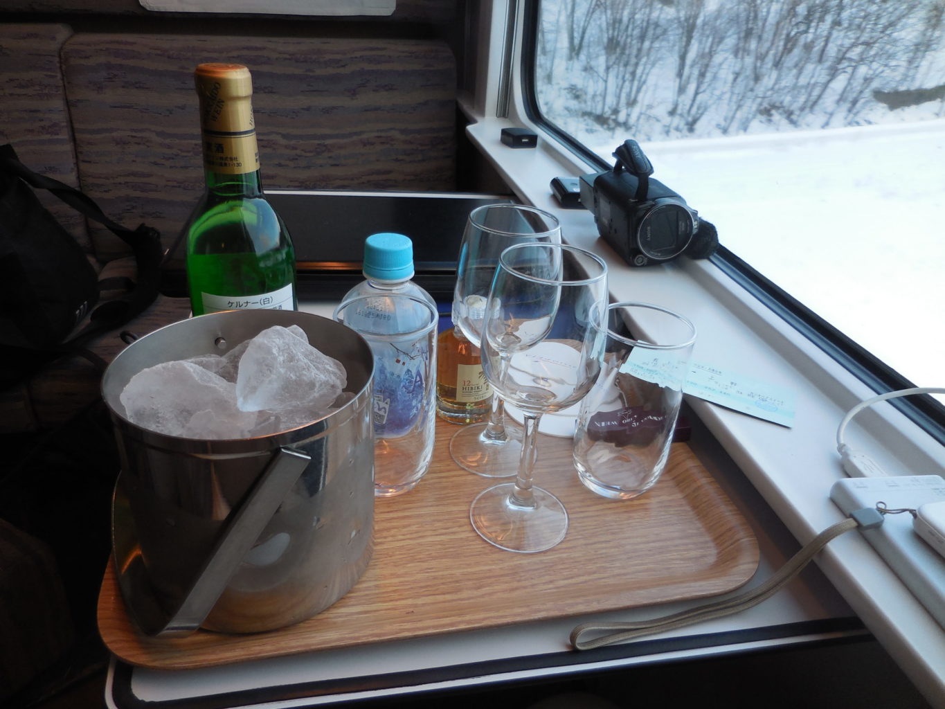 寝台特急「カシオペア号」 ウェルカムドリンク 1 ／ ゆずごフォト CC-BY フリー素材写真配布