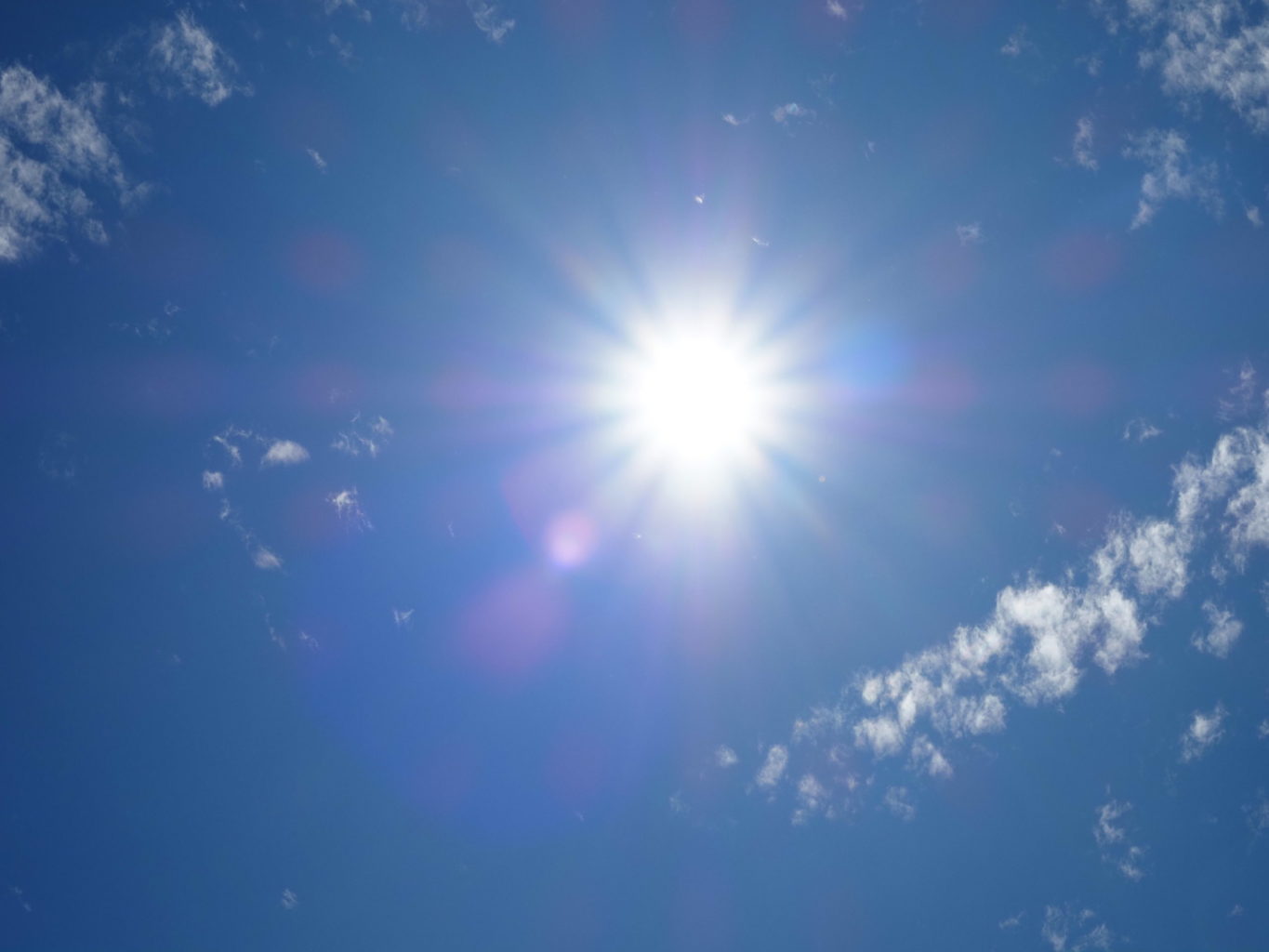 青空と太陽 1 ／ ゆずごフォト CC-BY フリー素材写真配布